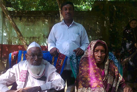 Are 120 de ani si se pregateste pentru luna de miere. Nunta celui mai batran mire din lume