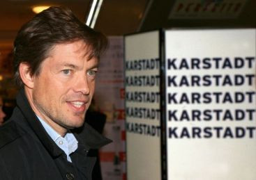 Pe urmele lui Soros. Magnatul care nu are casa, isi doneaza averea si vrea sa salveze Europa