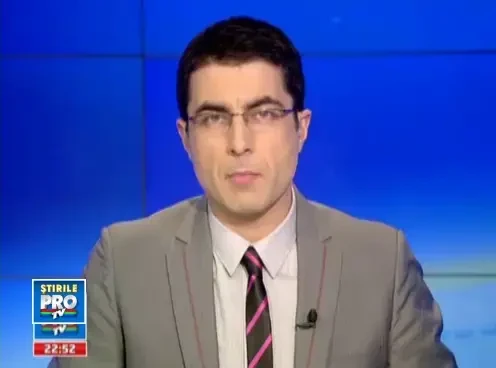 VIDEO. Profesoara umilita in clasa. Mai multi elevi arunca in ea cu hartii si se prefac ca o lovesc