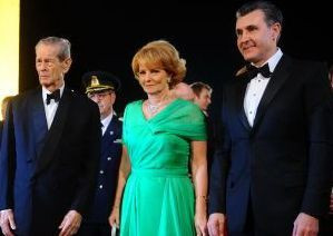 Echipele medicale implicate in salvarea ranitilor de la Colectiv, decorate in numele regelui Mihai, de principesa Margareta