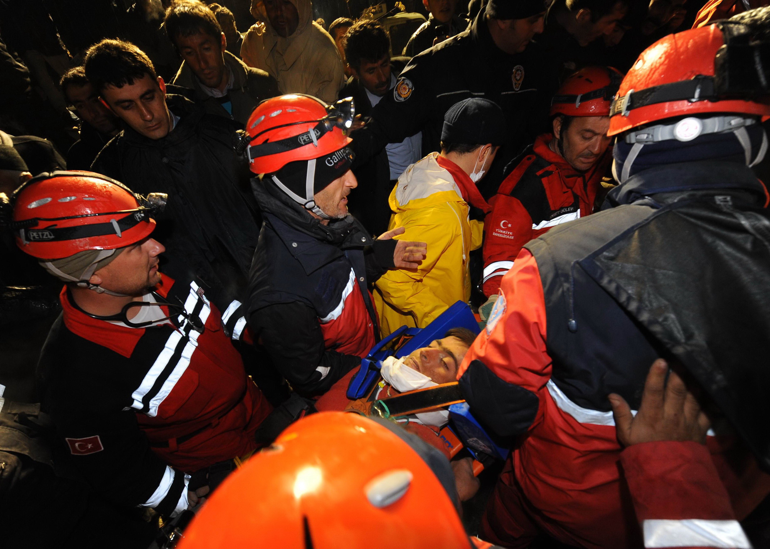 60 de persoane au fost ranite duminica, in cutremurul din Turcia