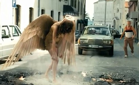 Reclama care i-ar fi putut jigni pe toti crestinii din lume. De ce a fost interzisa. VIDEO