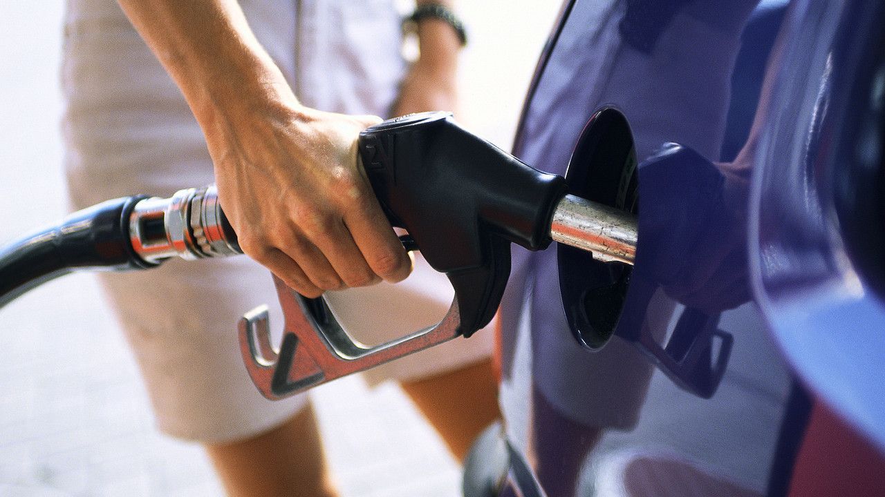 Măsuri legislative pentru reducerea prețului carburanților la pompă preconizate în România