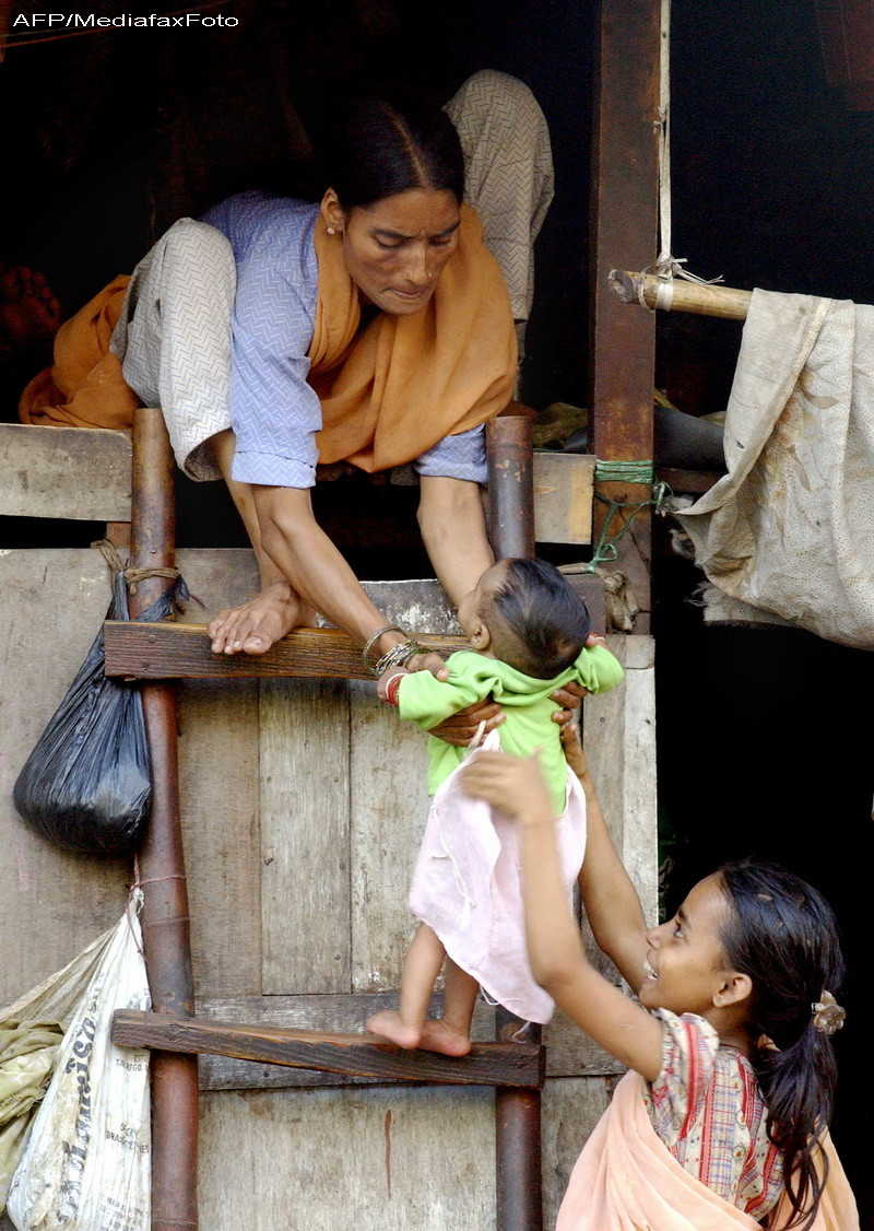 Degradarea femeii intr-o comunitate obscena. Obiceiul care pe noi ne dezgusta, pentru ei e normal