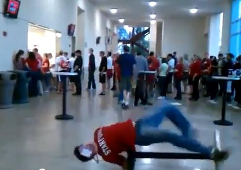 Gestul stupid care era sa il omoare in fata intregii universitati. VIDEO