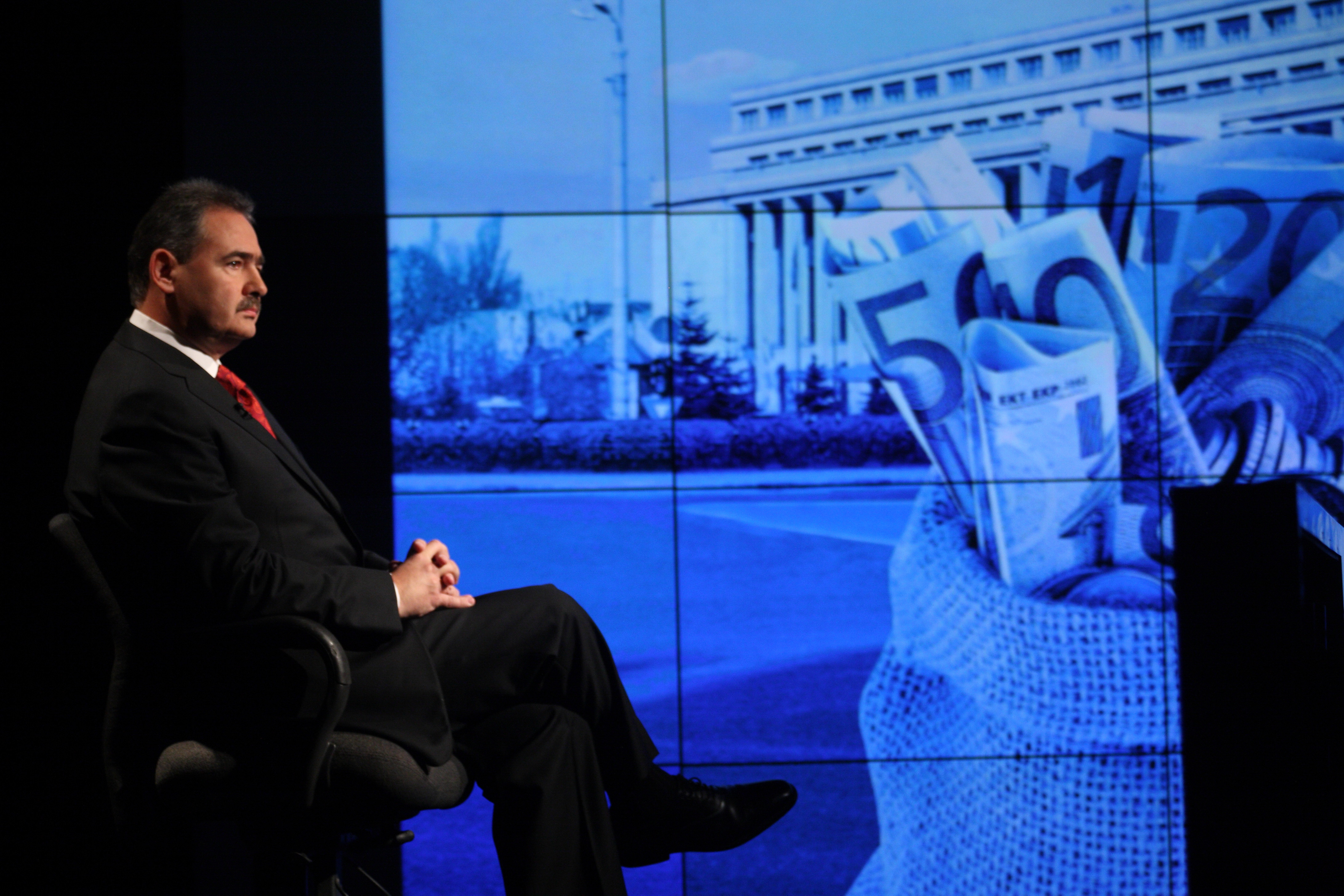 Tanasescu: Exporturile si agricultura vor incetini in 2012, greutatea in PIB se va muta pe consum