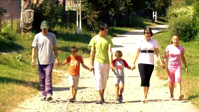 Romania, te iubesc:Dupa 4 ani ne-am intors la copiii din campania "Tu stii ce mai face copilul tau?"