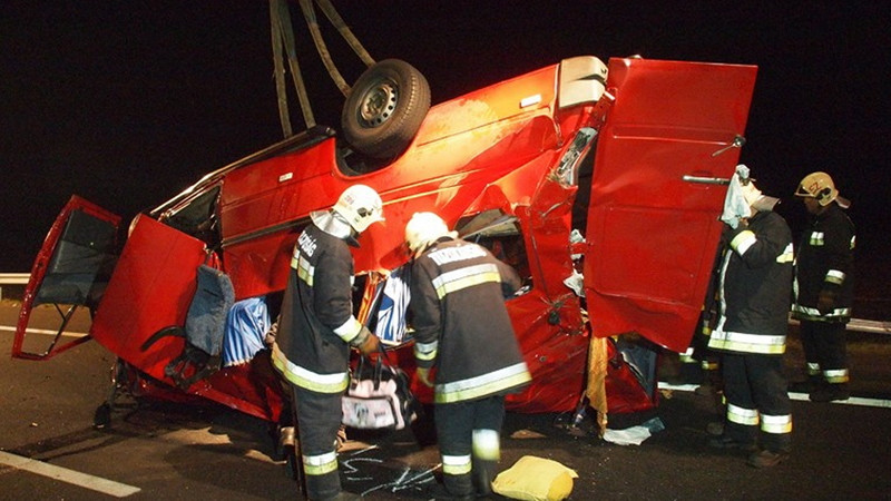 Medicii din Ungaria nu autopsiaza trupurile romanilor din accident. Este Ziua Mortilor, zi libera