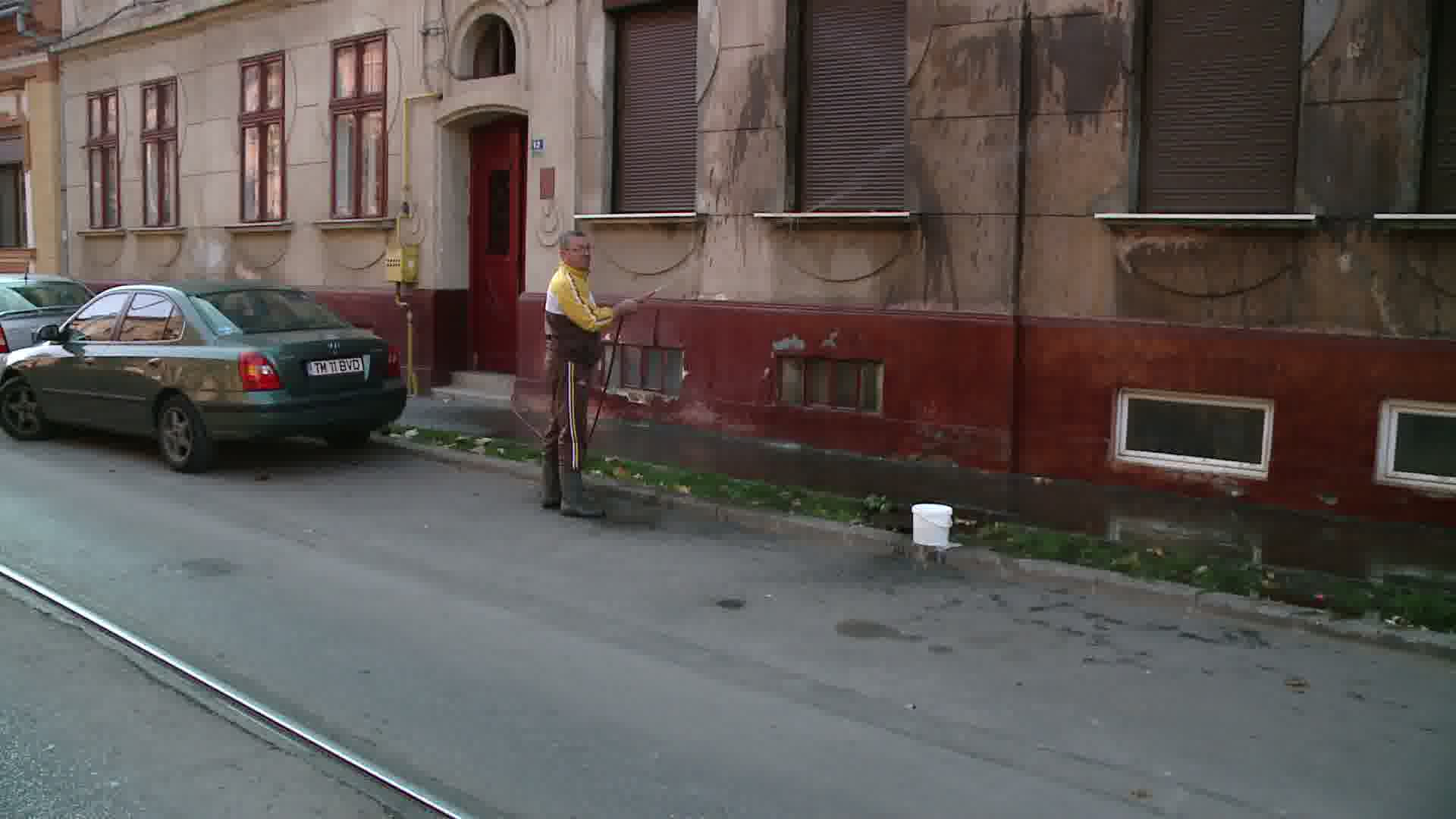 Razbunare murdara: ulei ars pe geamurile si fatada unei locuinte din Timisoara