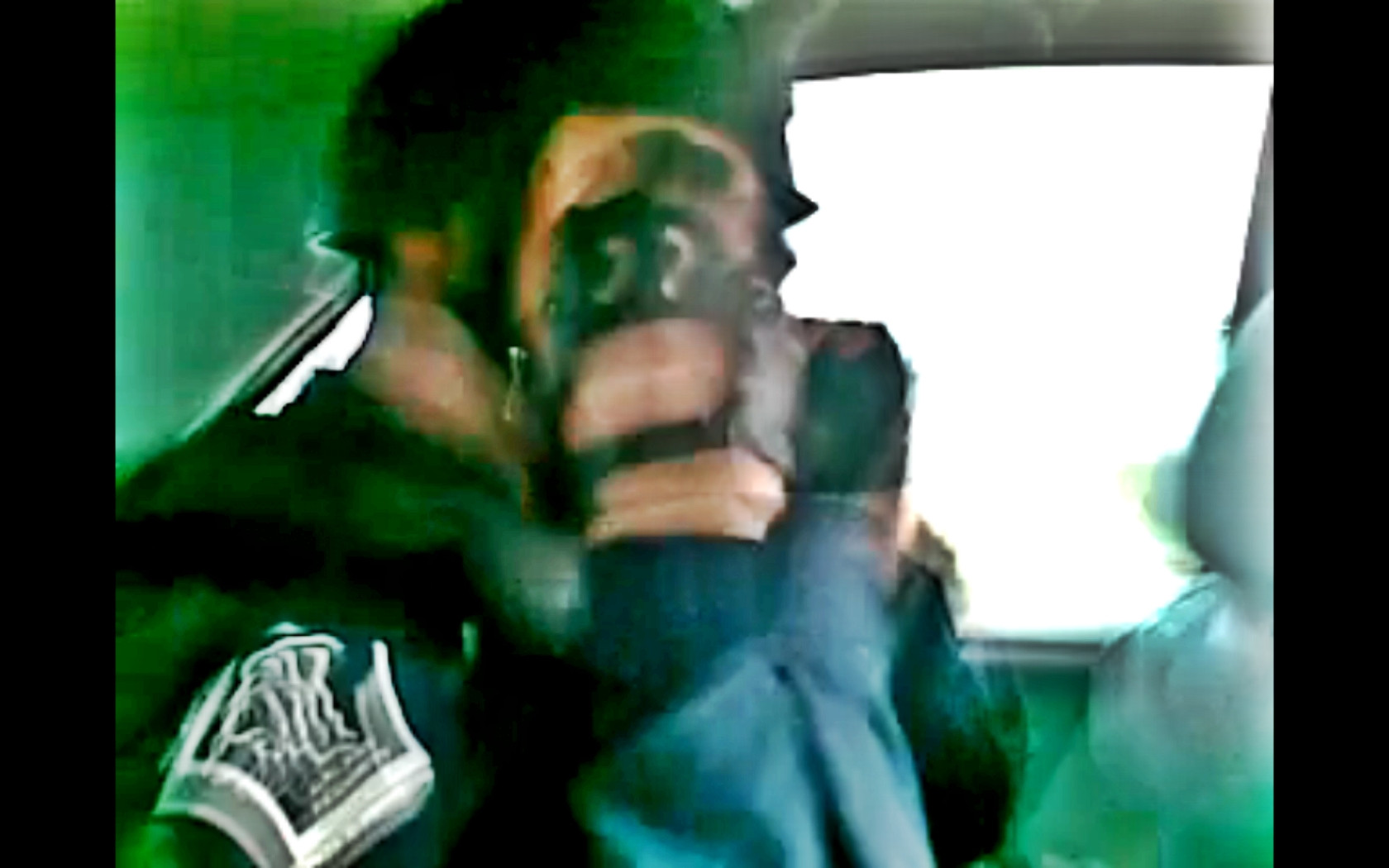 Un agent de paza este cercetat pentru complicitate la furt dupa ce a inscenat o talharie