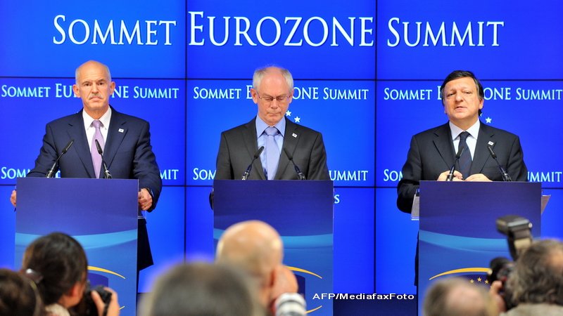 Premierul Giorgios Papandreou, presedintele Consiliului European Herman Van Rompuy si presedintele Comisiei Europene Jose Manuel Barroso