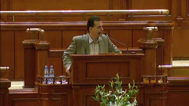 Ludovic Orban a refuzat sa mai plece de la microfonul Camerei Deputatilor. De ce a protestat astfel