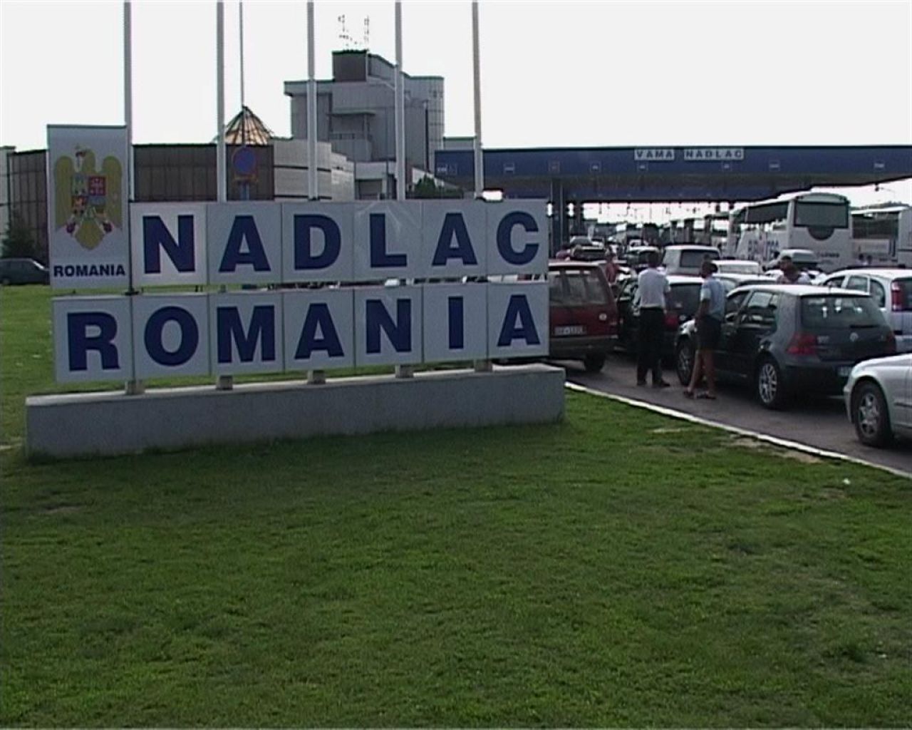 Trei polițiști de frontieră și doi funcționari vamali, reținuți de DNA la Vama Halmeu