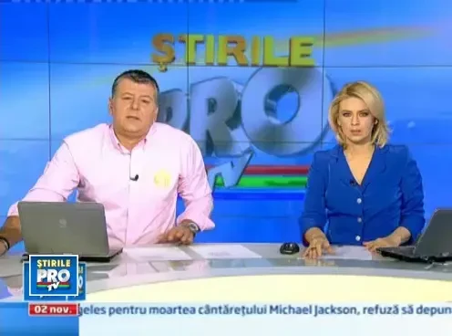 Protestatarii de la summitul G20 s-au dezbracat, ca sa arate ca politicienii iau si camasa de pe ei