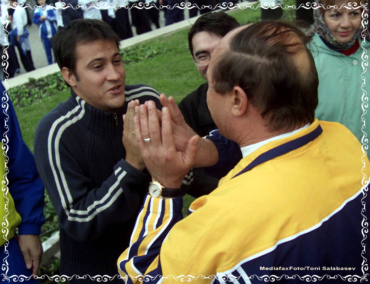 Parlamentarii PDL au strans bani sa-i ia un cadou SURPRIZA lui Traian Basescu