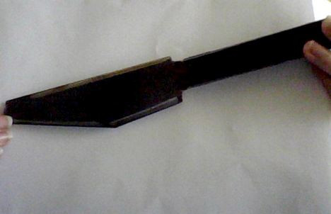 FOTO in premiera. De ce acest cutit ar putea deveni cea mai celebra arma alba din lume