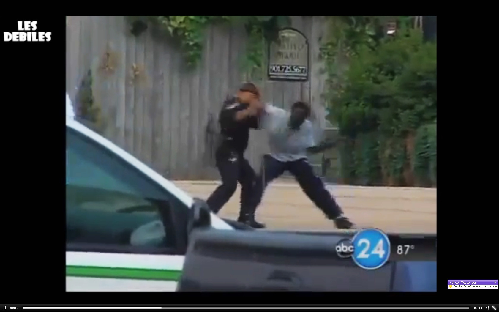 VIDEO. Bataie pe strada intre un politist si un gangster. Cine castiga