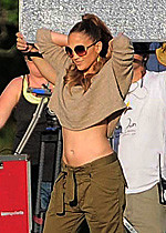 Are 42 de ani, este mama a doi copii si are abdomenul pe care multe tinere si-l doresc