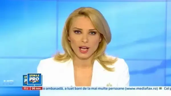 Accesoriile sezonului: palarii spectaculoase, posete in culori tari si blanuri