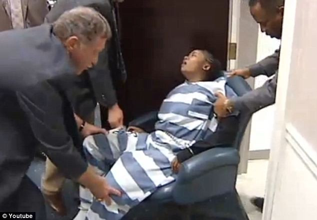 VIDEO. Teatrul pe care l-au facut doua femei cand au aflat ca au fost condamnate pe viata