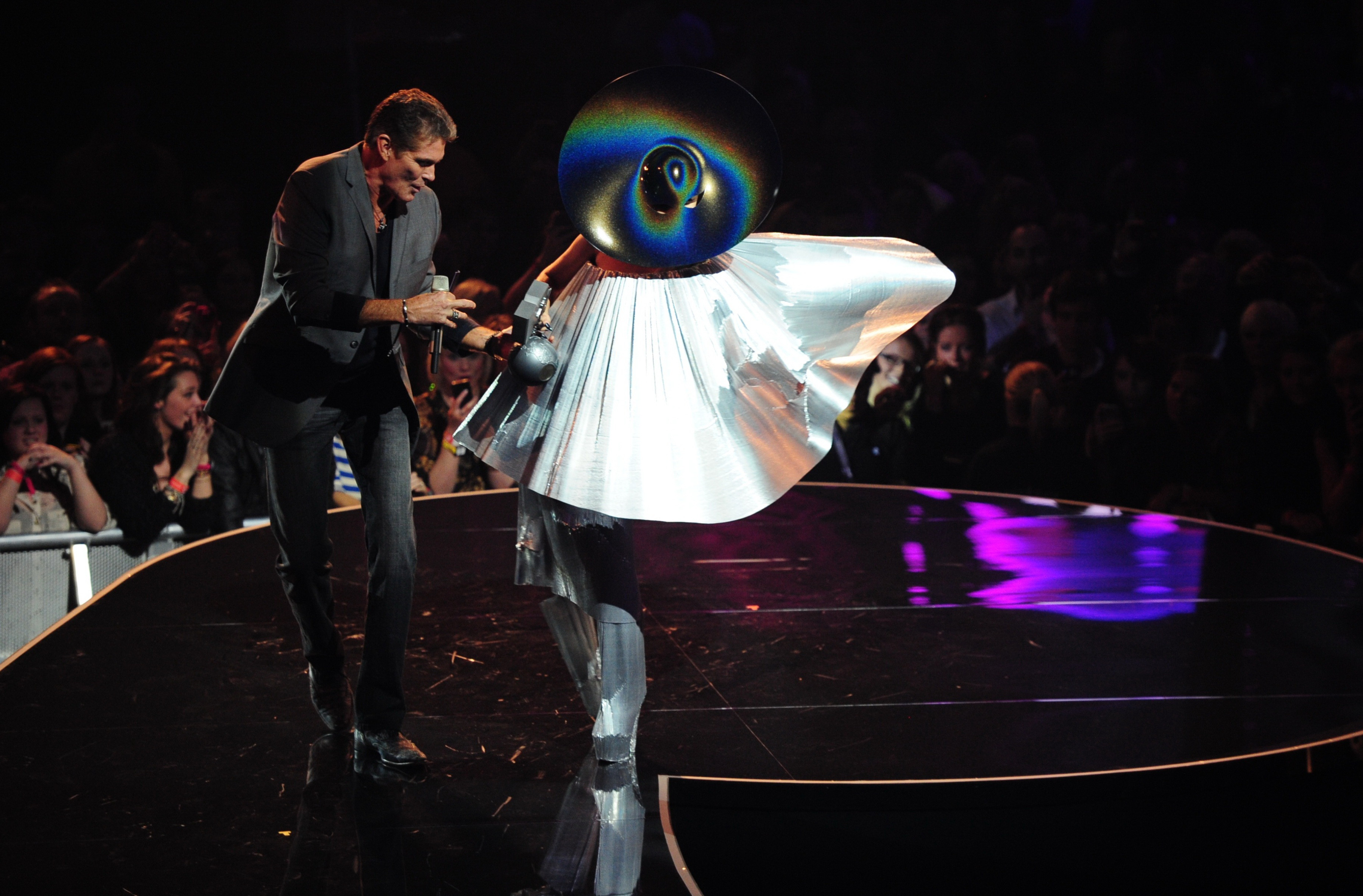 Tinuta imposibil de inteles in seara in care a dat lovitura la MTV EMA 2011