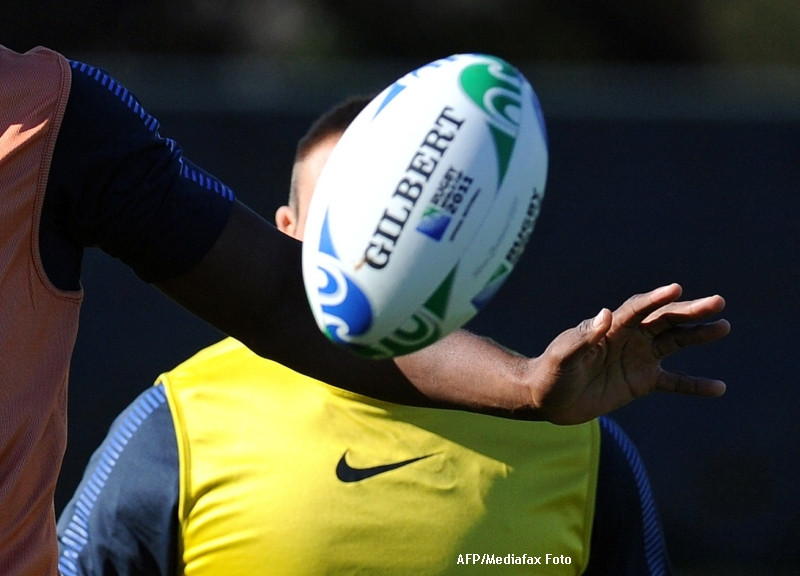 Un rugbist a devenit homosexual, dupa un accident. Si-a parasit iubita si a devenit hair-stylist