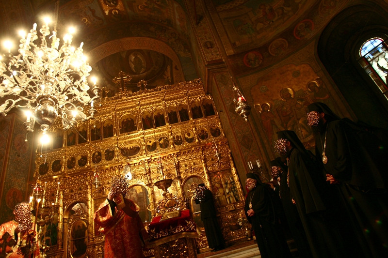 Doua tablouri care infatiseaza opririle lui Iisus Hristos pe Drumul Crucii, furate de hoti dintr-o biserica din Oradea