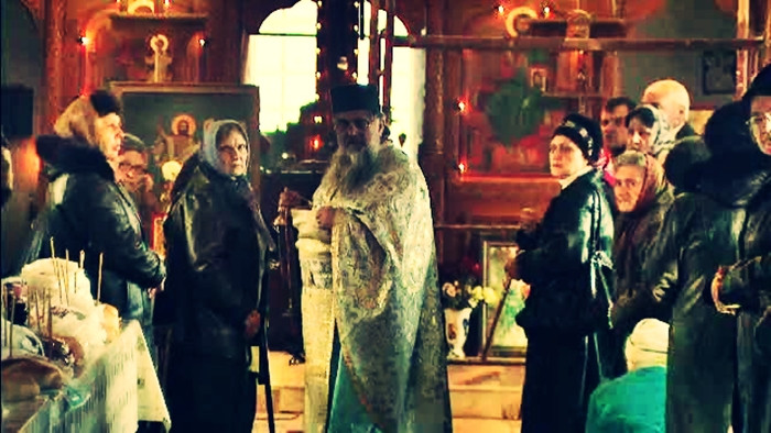 Reactia incredibila a preotului care nu ingroapa sarmani fara bani, la vederea echipei ProTv. VIDEO