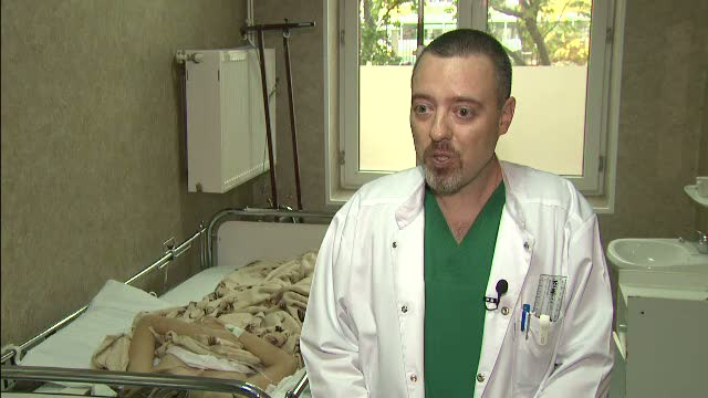 Medicul care ofera copiilor cu probleme grave o viata normala, fara sa primeasca nimic in schimb