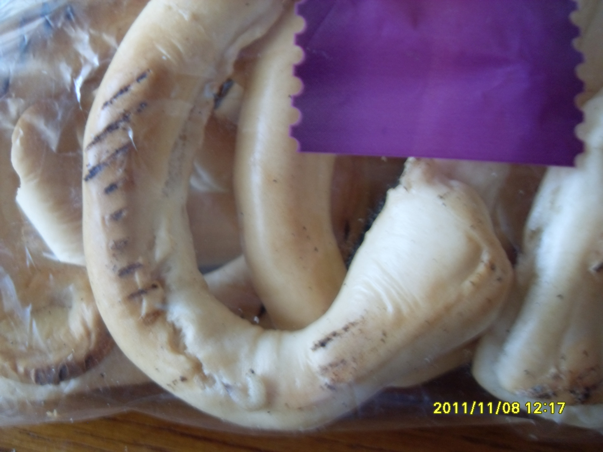 Surpriza din punga. Iata ce a gasit un timisorean intr-o punga de covrigi de la supermarket