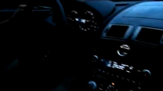 A condus un Aston Martin cu 300 km/h si nu a fost prins. Cum s-a dat singur pe mana politistilor