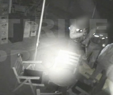 VIDEO. Patronul unei terase, agresat de agentii firmei pe care o plateste pentru protectie