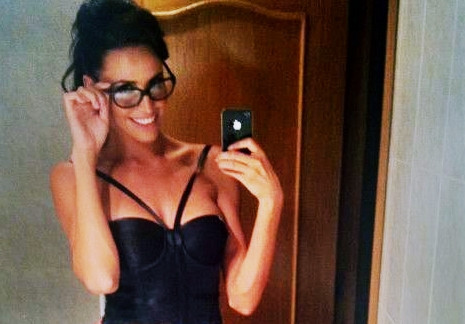 "Hai sa dormi cu mine. Doar dormim". SMS-urile primite de o femeie, dintr-o eroare