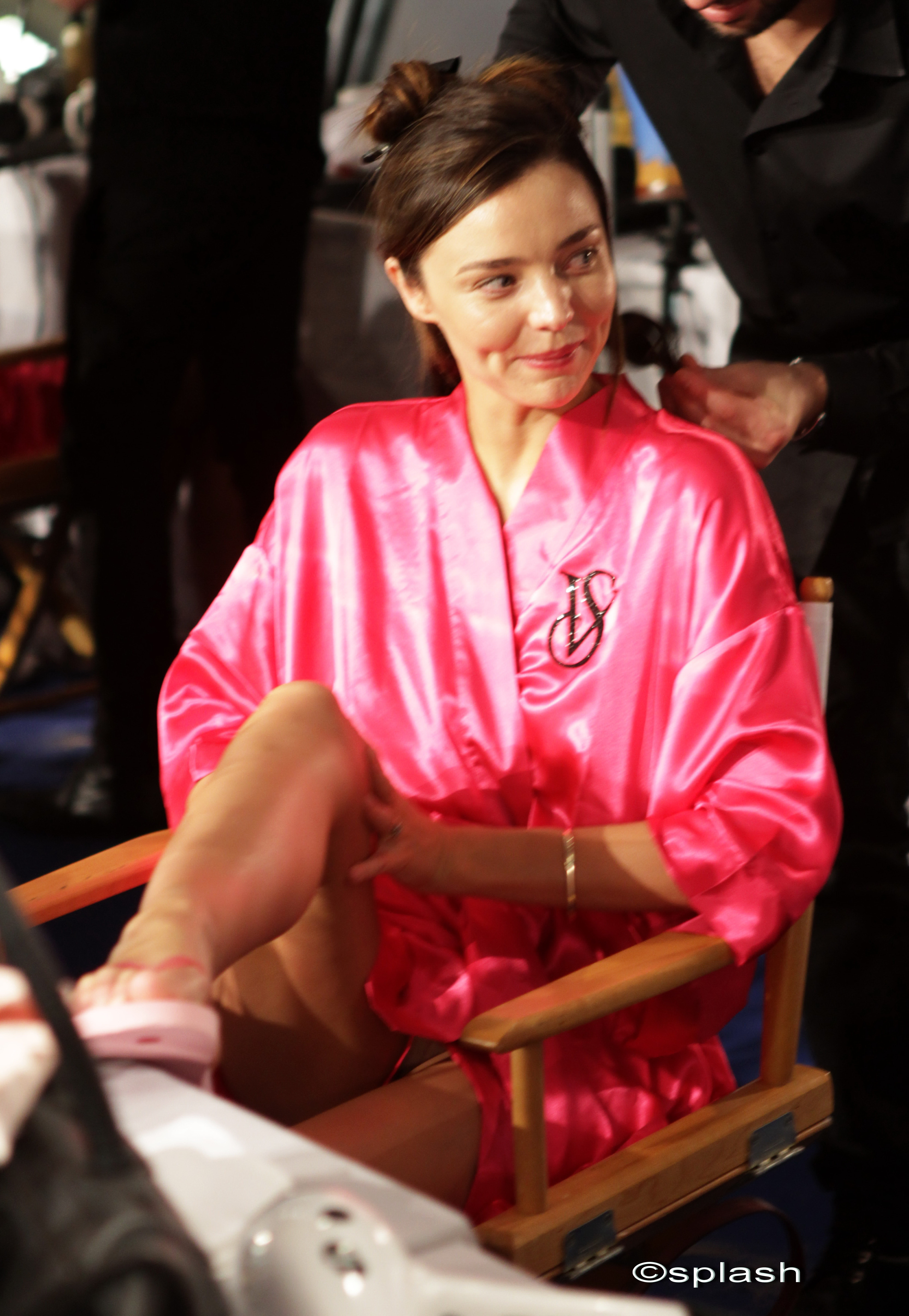 Miranda Kerr surprinsa fara lenjerie intima, inainte de prezentarea „Victoria's Secret”?