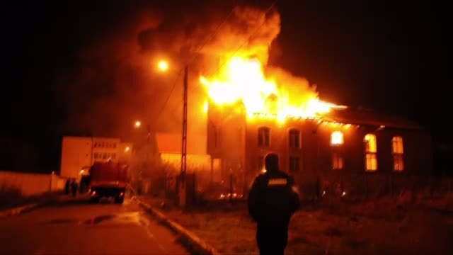 Casa de vacanta de la Brebu Nou a unui om de afaceri din Timisoara a fost mistuita de flacari