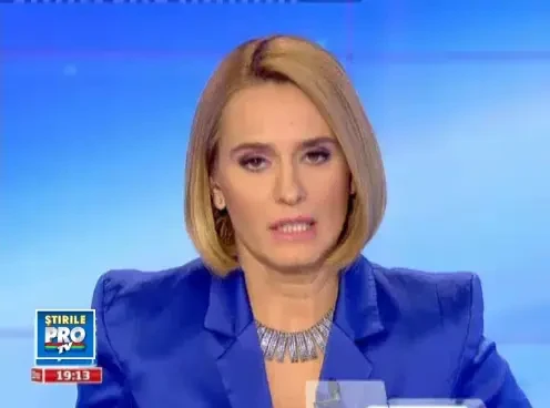 Aceasta lume e nebuna.FOTOGRAFIA care socheaza: un barbat zace in curtea spitalului, langa ambulante