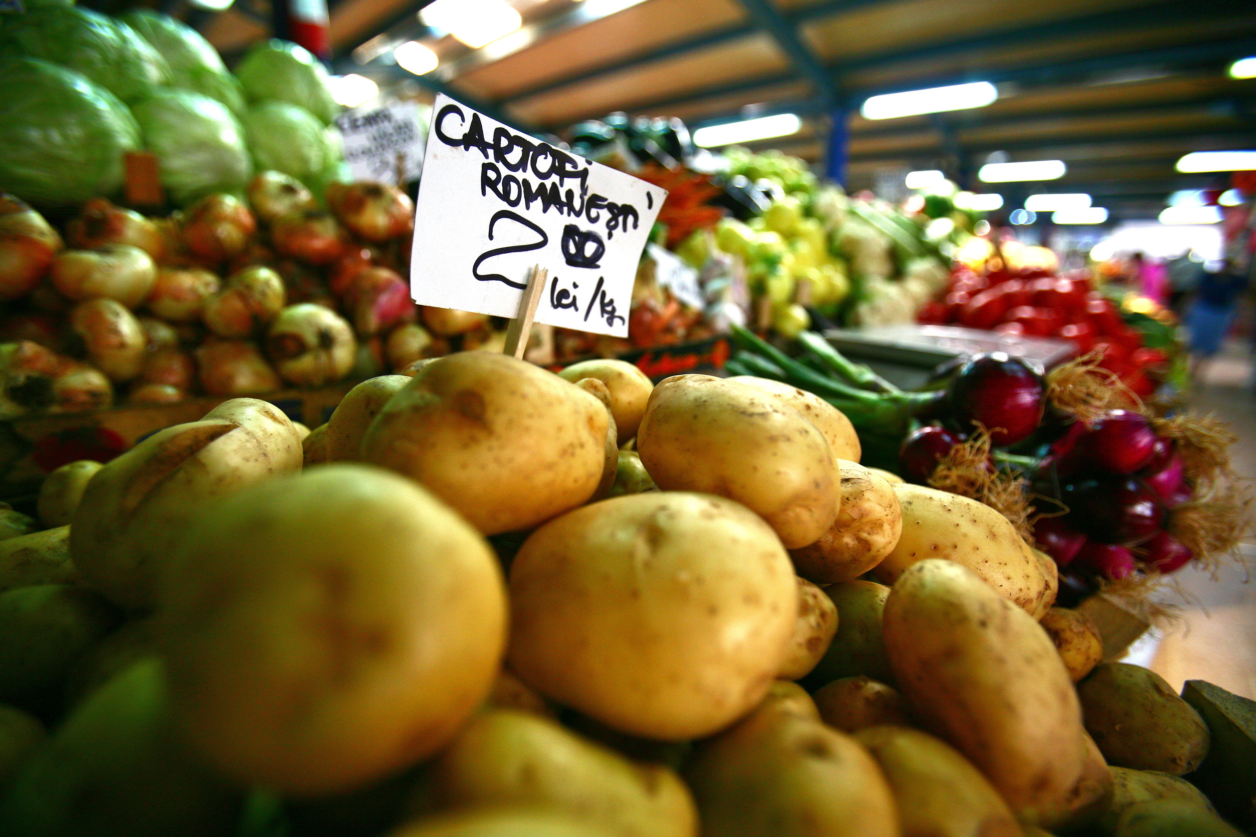Se termina fructele si legumele romanesti, creste pretul. Care sunt cele mai mari scumpiri la tarabe