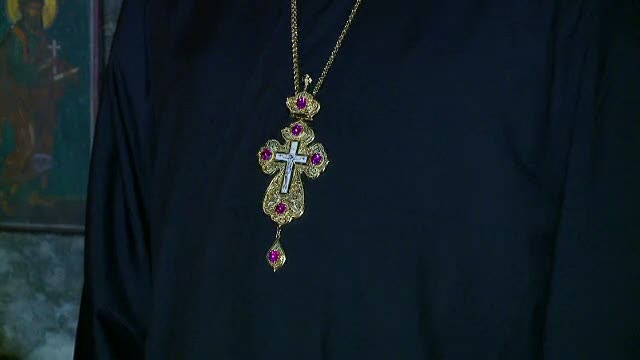 Preot din Constanta, retinut de procurorii vasluieni ai DIICOT pentru trafic de etnobotanice