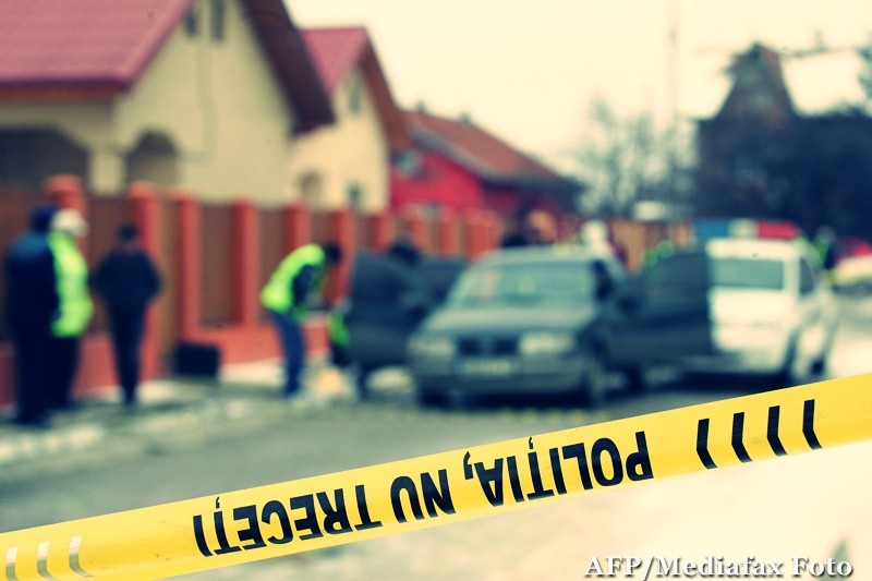 Politistul in curtea caruia a fost gasit un barbat impuscat este anchetat de procurori