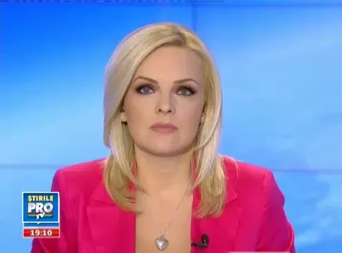 Preotul care a fost aproape sa inece o fetita in cristelnita si-a schimbat metoda de a boteza