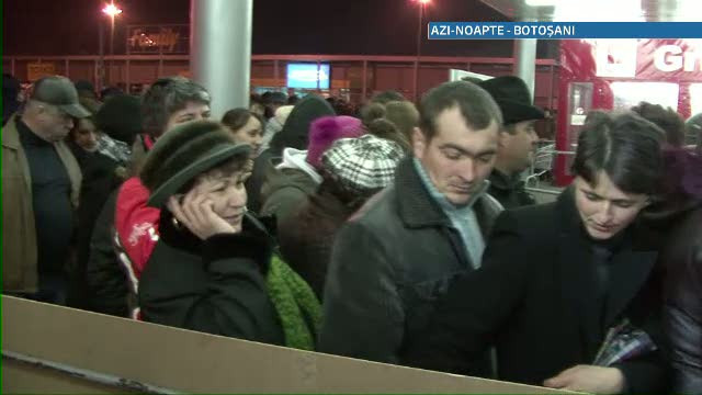 Dupa ce s-au calcat in picioare pentru tigai, romanii s-au imbulzit si la ulei. "Hai, baga viteza!"