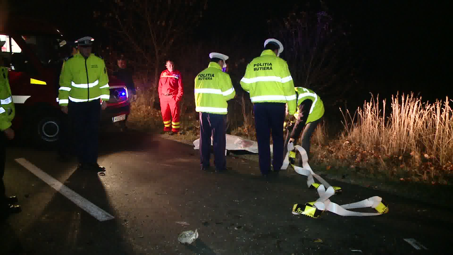 Un tanar de 21 de ani din Timis a murit dupa ce masina lui s-a izbit de un copac