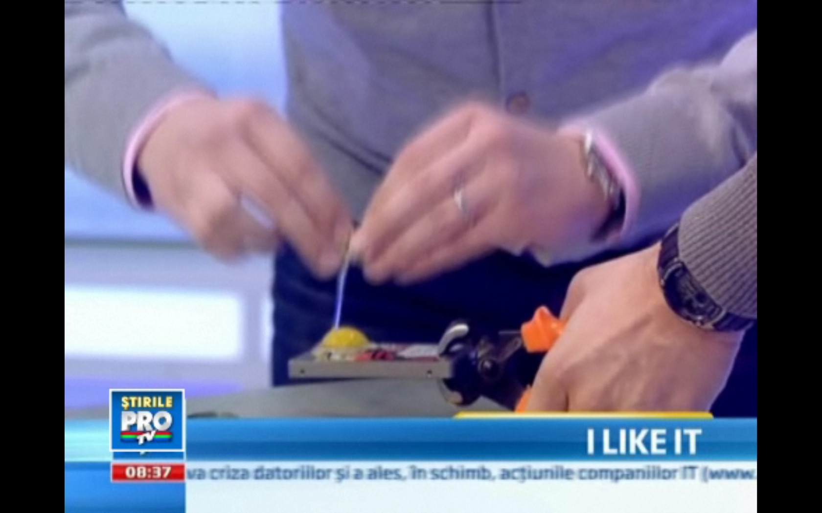 iLike IT: Am prajit ochiuri pe un SSD, in direct, l-am reconectat la laptop si a functionat