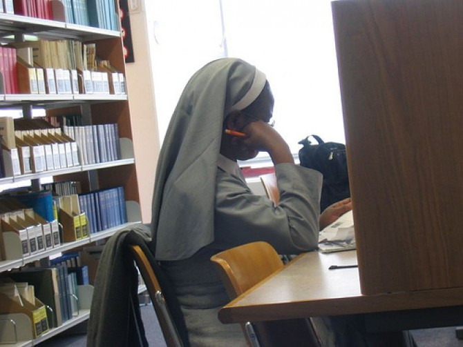 Motivul uluitor pentru care o calugarita a furat un milion de dolari