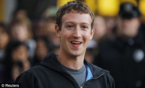 Atac fara precendent asupra Facebook! Utilizatorii s-au trezit cu mesaje porno pe zid