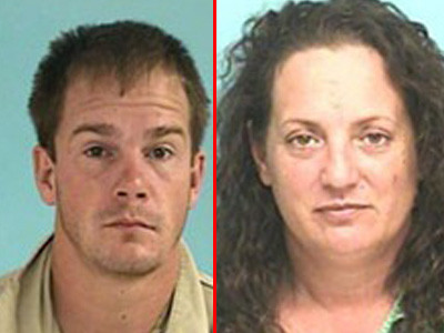 Gestul scandalos facut de acesti doi tineri, intr-o masina de politie, desi aveau catuse la maini