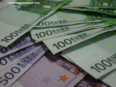 Povestea tanarului roman care face scoala in Danemarca si livreaza lapte “la usa”, prin Facebook