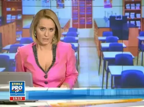 Pentru a-i cunoaste mai bine pe adolescenti, parintii si profesorii isi fac cont pe Facebook