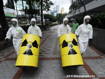 Grecia a confiscat 14.000 de costume nord-coreene de protectie chimica. Trebuiau sa ajunga in Siria