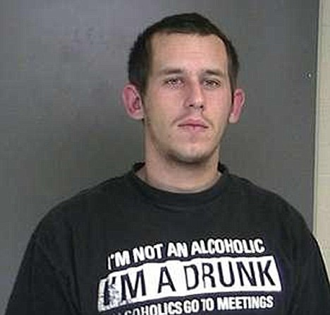 Tricoul pe care il purta l-a dat de gol in fata politiei. E tupeu sau doar inconstienta? VIDEO